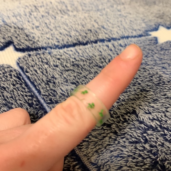 7 Assorted Silver/Clear Rings - Picture 4 of 8